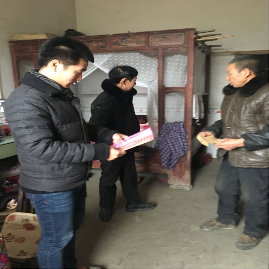 中共湘潭產(chǎn)業(yè)投資發(fā)展集團(tuán)有限公司第六支部 2019年1月湘鄉(xiāng)白田鎮(zhèn)大沖村扶貧活動